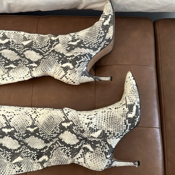 SALE ✨Snake Print Heeled Boots - Picture 3 of 4
